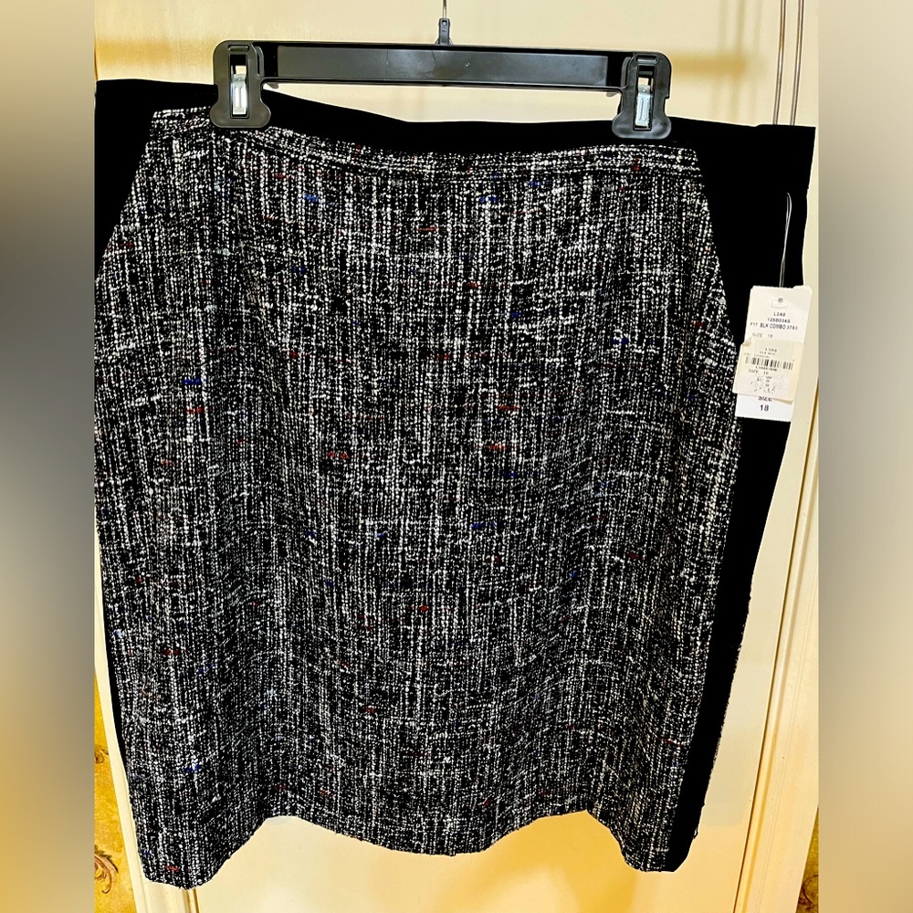 New with tags, beautiful nice tweed shirt with black on the sides. See photos - Picture 2 of 7